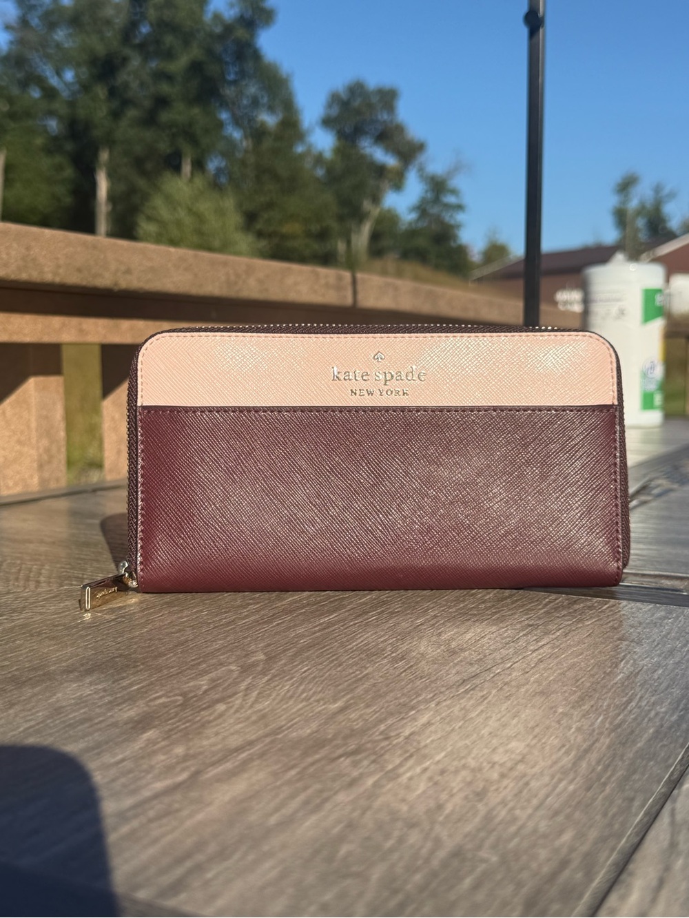EUC Kate Spade Large Continental Wallet in Colorblock Rose
Smoke Multi